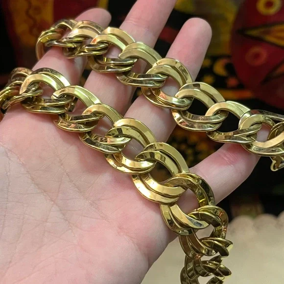 VTG Monet Signed Matching Pair of Gold Tone Metal Chainlink Costume Bracelets - Picture 2 of 4